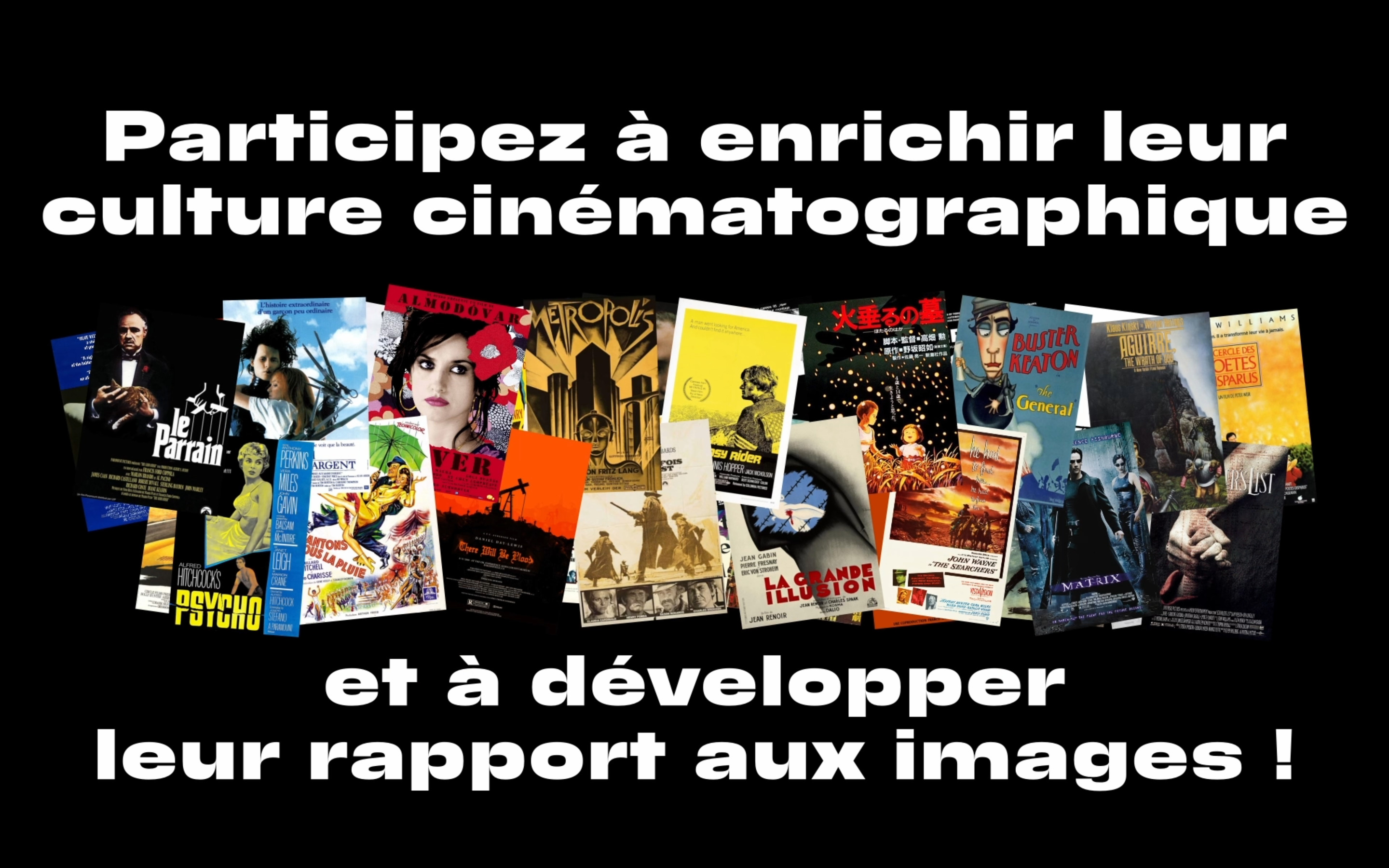 Photographie des trois vidéos de Scolaires au Cinéma où deux lignes de texte se trouvent en haut en en bas de l'image. Au centre se trouve une multitude d'affiches de films iconiques comme Le Parrain, Psychose, La Liste de Schindler, Matrix...